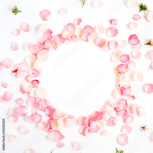 Frame made of pink roses petals on white background. Flat lay, top view. Valentine's background © Floral Deco