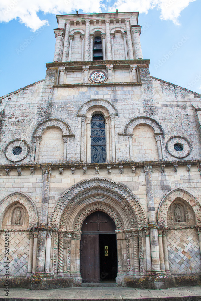 Le portail de l'église saint Nicolas de Maillezais, Vendée, Pays de Loire