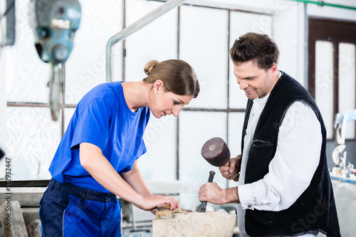 Obraz na plátně two Stonemasons carving pillar out of stone in workshop