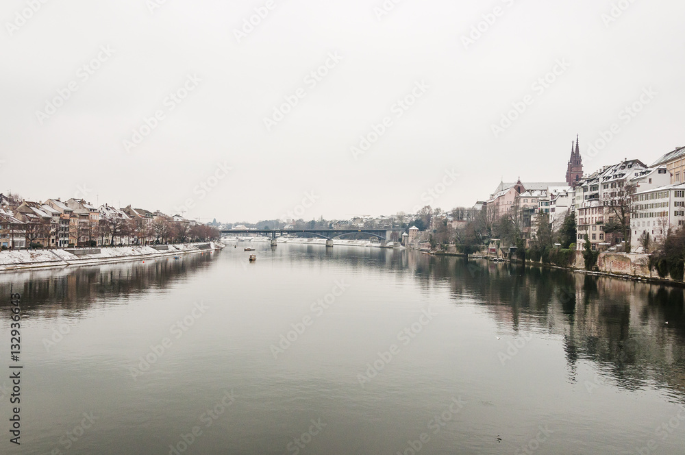Obraz premium Basel, Stadt, Altstadt, Basel-Stadt, Rhein, Wettsteinbrücke, Rheinbrücke, Fähre, Münster, Winter, Schweiz