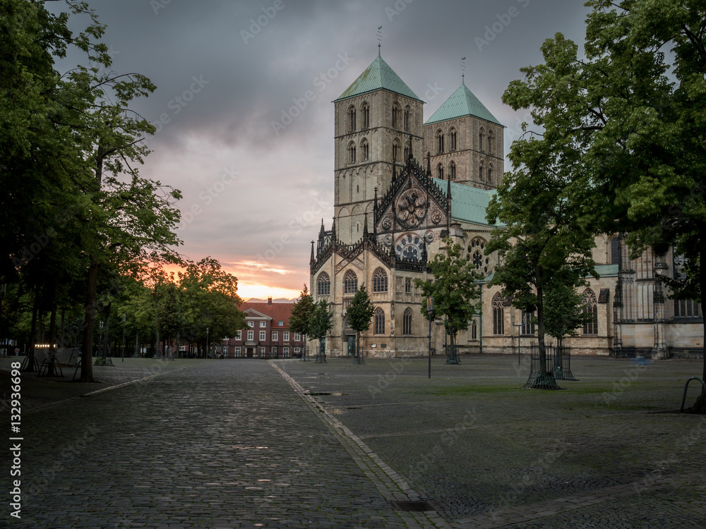 Fototapeta premium Munster Cathedral and Domplatz, Westphalia, Germany