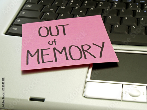 Memo note on notebook, out of memory photo