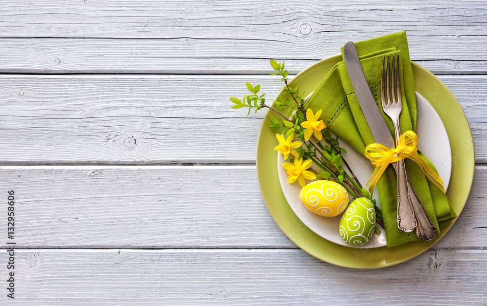 Naklejka premium Easter table setting with daffodil and cutlery