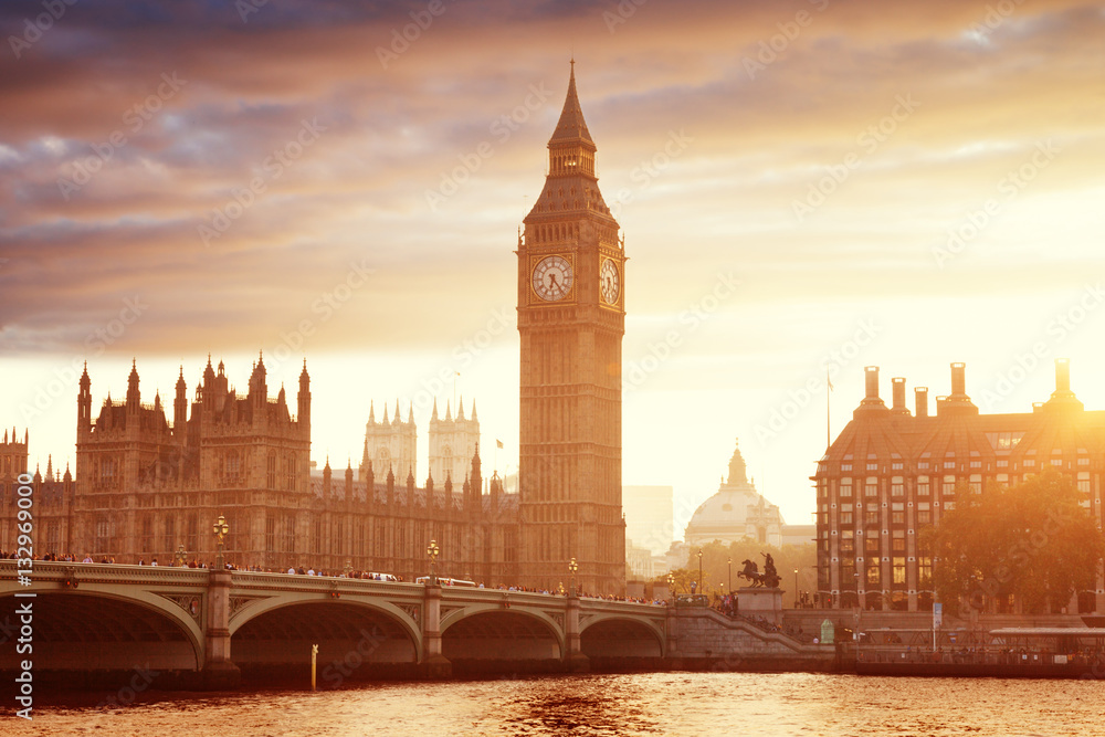 Naklejka premium Big Ben i Westminster o zachodzie słońca, Londyn, Wielka Brytania