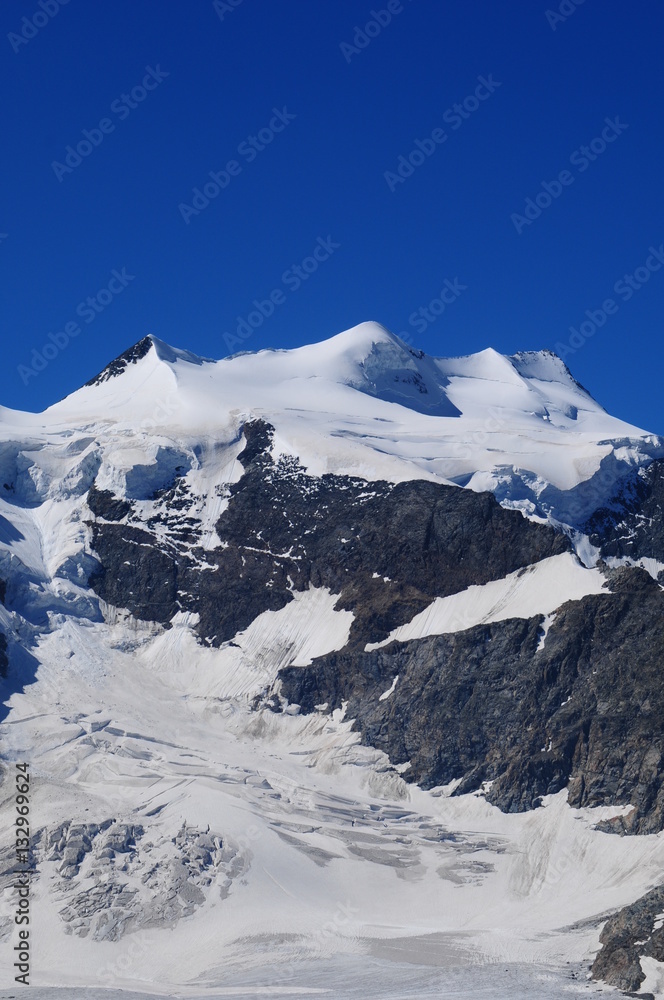 Schweizer Alpen: Das Bernina-Massiv mit dem Piz Palü im Oberengadin