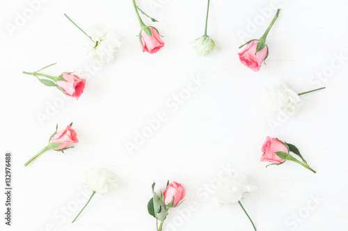 Fototapeta Naklejka Na Ścianę i Meble -  Frame made of rose flowers on white background. Flat lay, top view