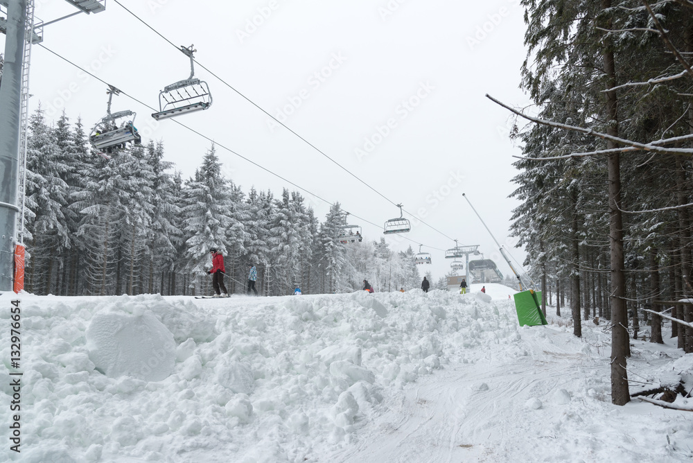 An der Piste Schnewittchen, Ski und Snowboart am Bremberg im Rothaargebirge 