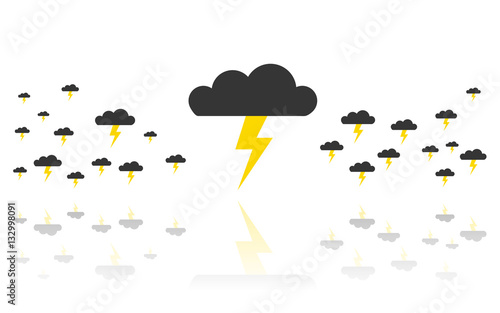 Gewitterwolken mit Blitzen