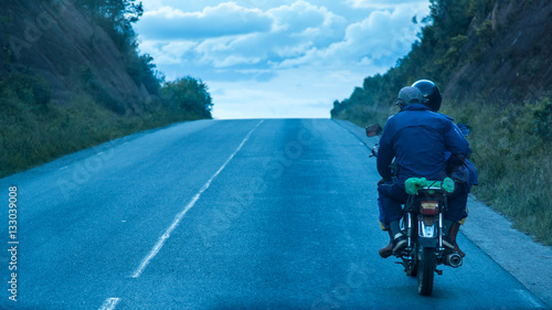 Motoristas en la carretera viaje roadtrip