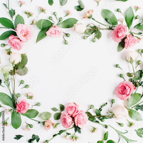 Round frame made of pink and beige roses, green leaves, branches, floral pattern on white background. Flat lay, top view. Valentine's background © Floral Deco