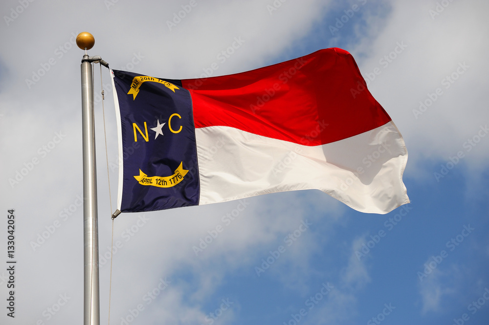 Naklejka premium North Carolina State flag waving under sky
