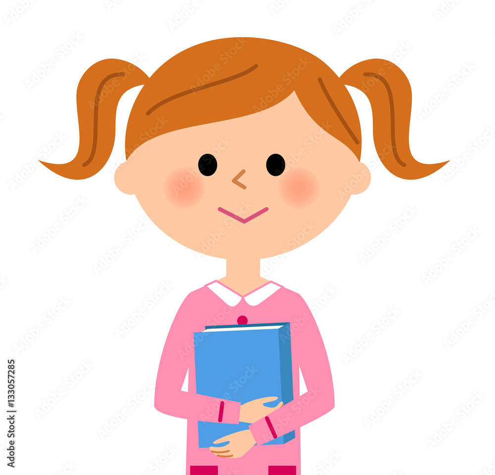 本を抱く女の子