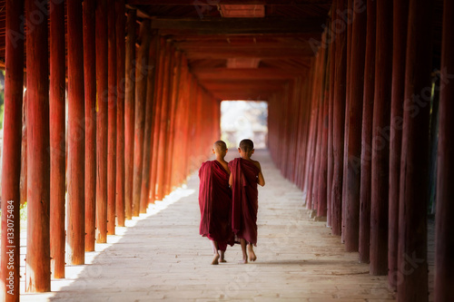 Fotografie Young Buddhist monk walking and reading