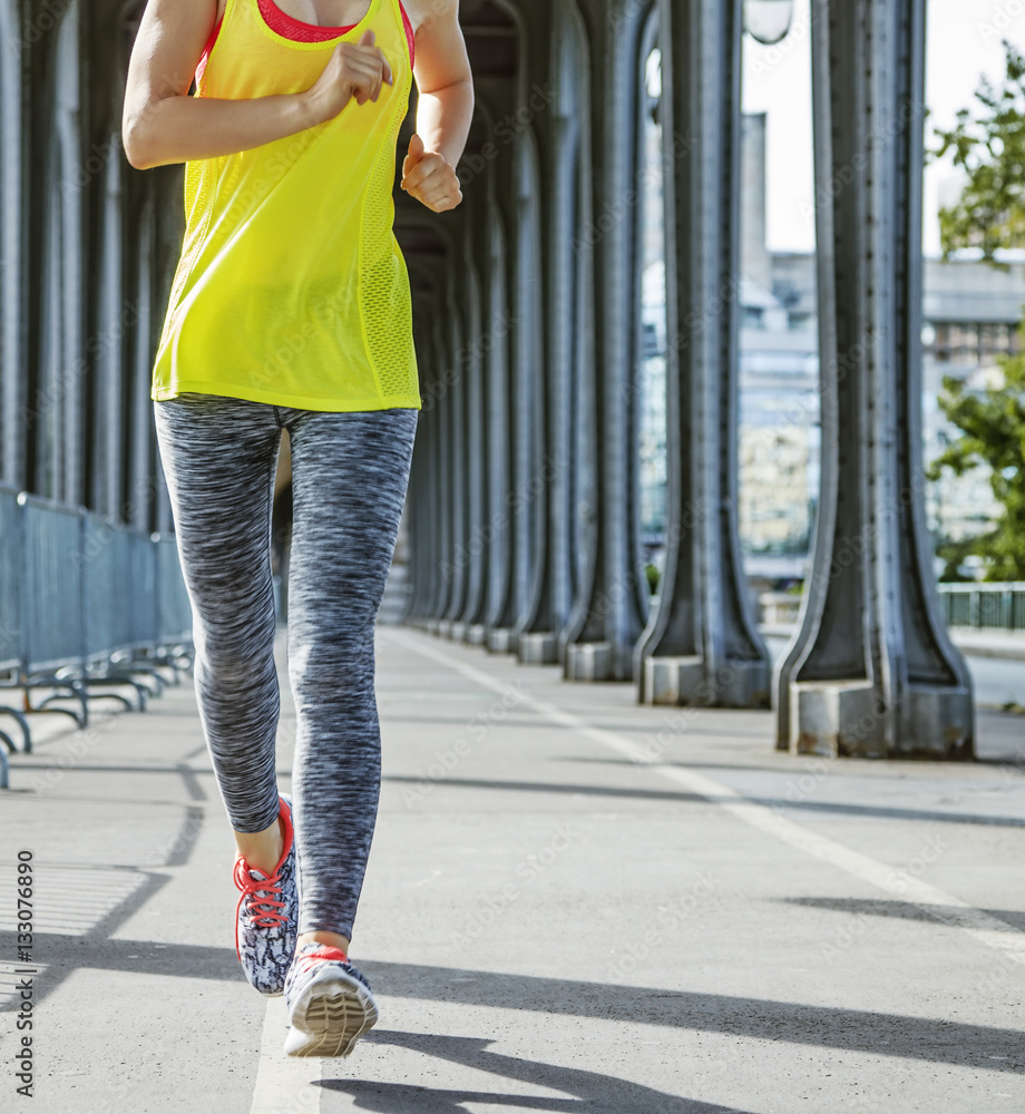 sportswoman running on Pont de Bir-Hakeim bridge in Paris sportswoman running on Pont de Bir-Hakeim bridge in Paris