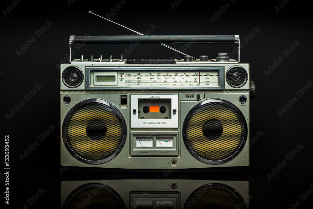 Fototapeta premium Srebrna kaseta radiowa