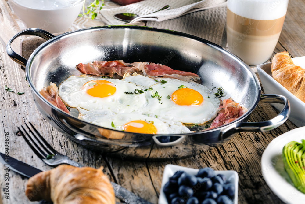 Frühstück Tisch Spiegelei Frühstück Tisch Spiegelei