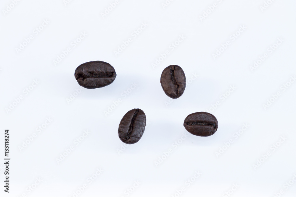 Fototapeta premium Coffee beans isolated on white background