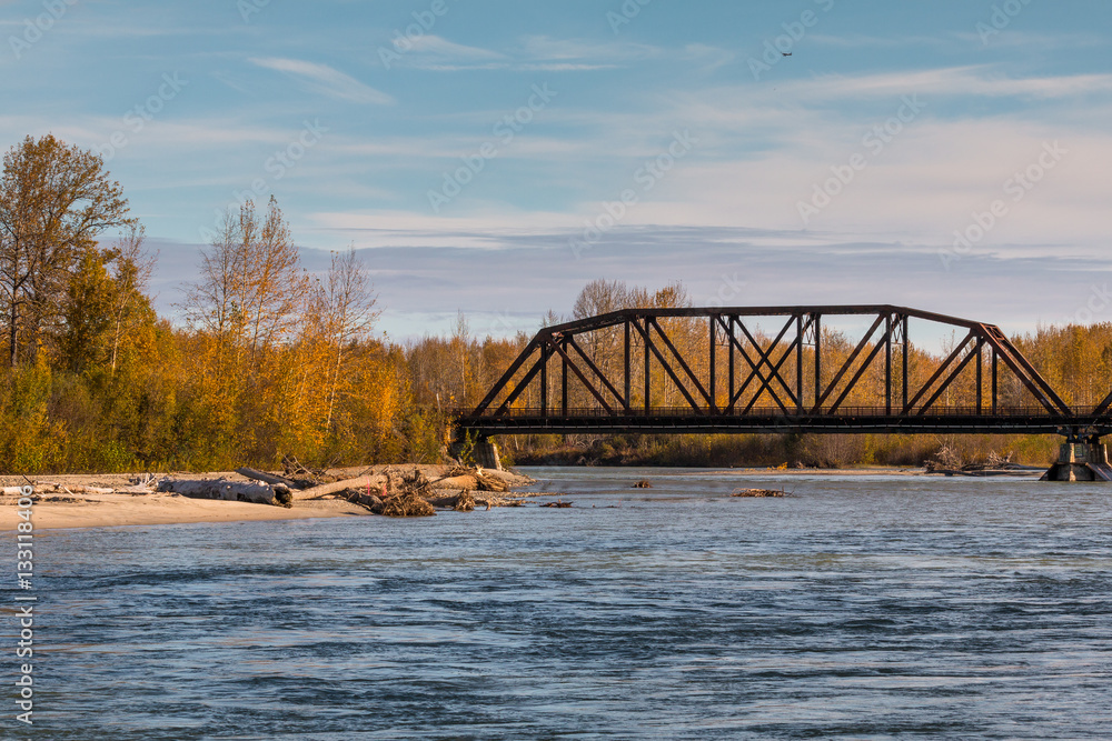 Obraz premium Talkeetna river and train bridge, Alaska, USA.