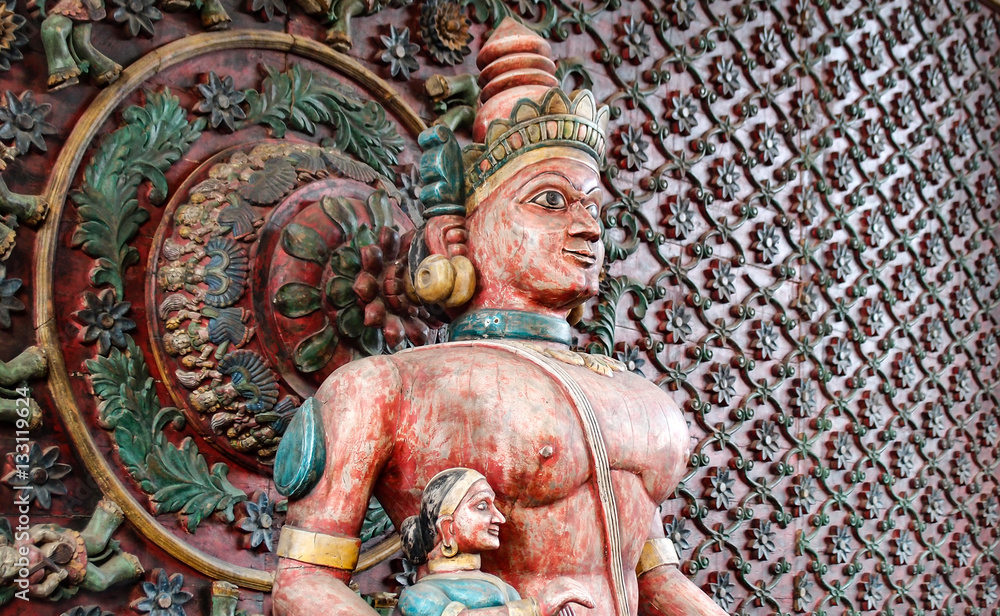 Fototapeta premium Indische Figuren am Eingangstor