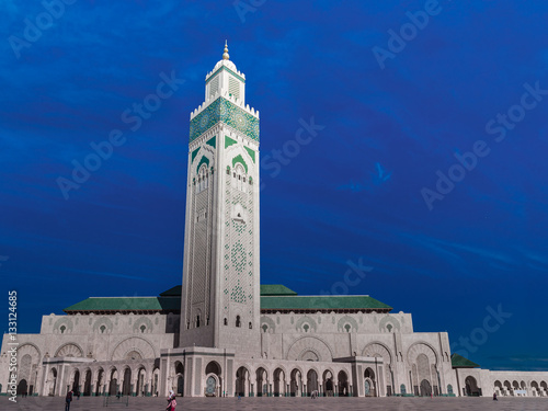Hassan II Moschee in Casablanca Marokko an einem sonnigen Tag