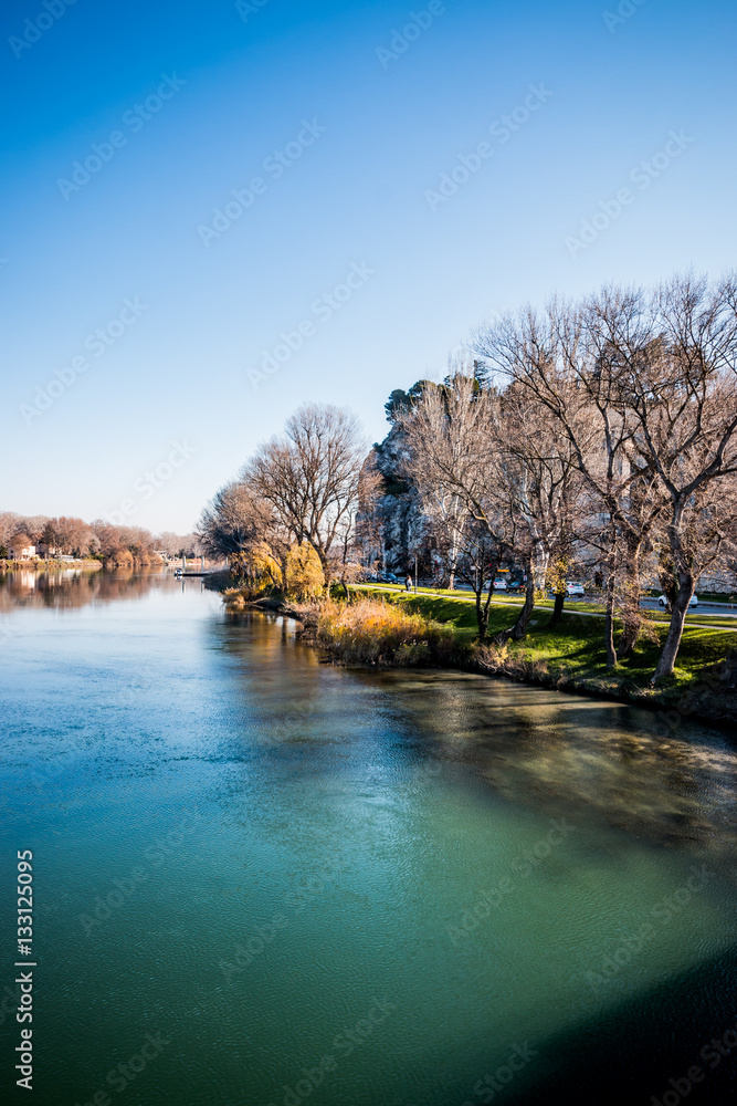 Vue sur le Rhône depuis le Pont d'Avignon Vue sur le Rhône depuis le Pont d'Avignon