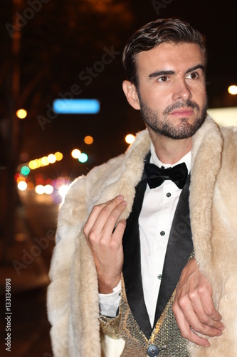 Εκτύπωση καμβά Snob man in sparkly golden tuxedo