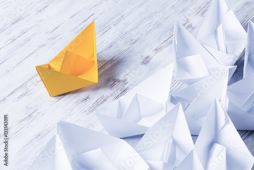 Business leadership concept with white and color paper boats on  © adam121