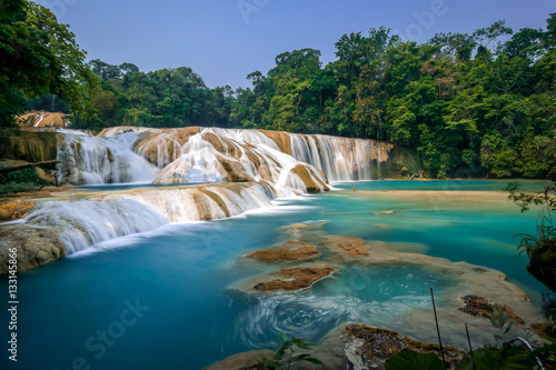 Cascada de agua azul