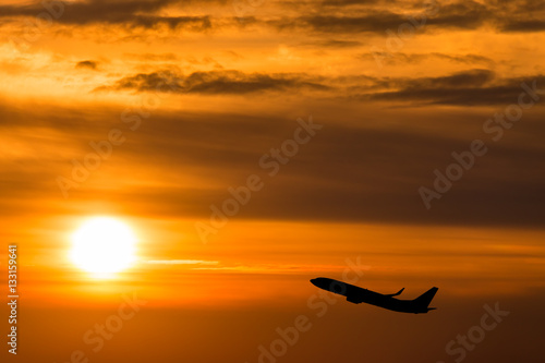 A plane flying towards a beautiful sunset © Massimiliano Agati
