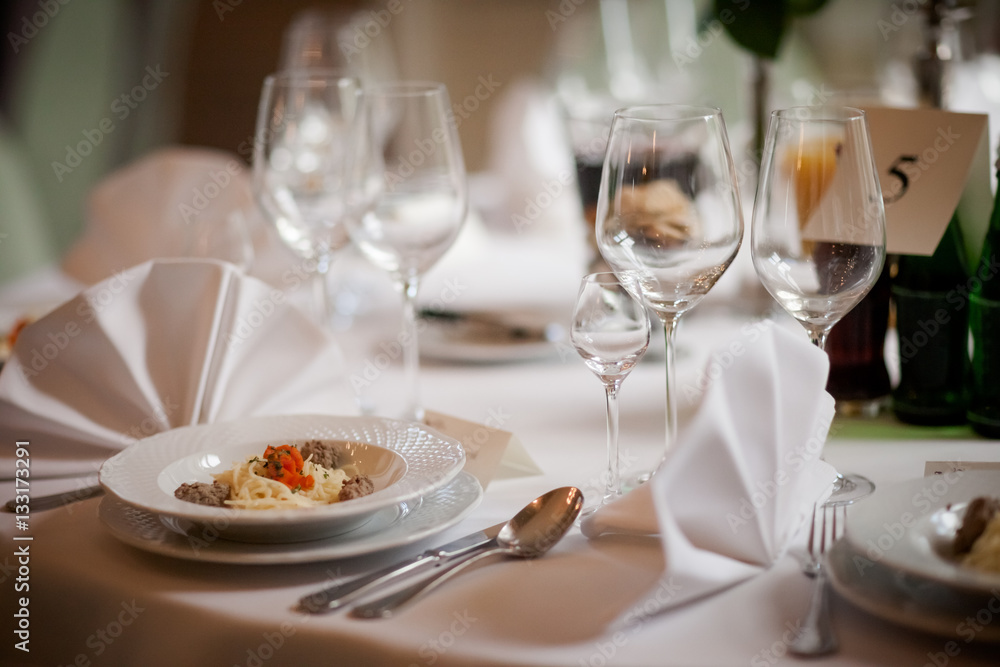 Beautiful wedding reception table decoration Beautiful wedding reception table decoration