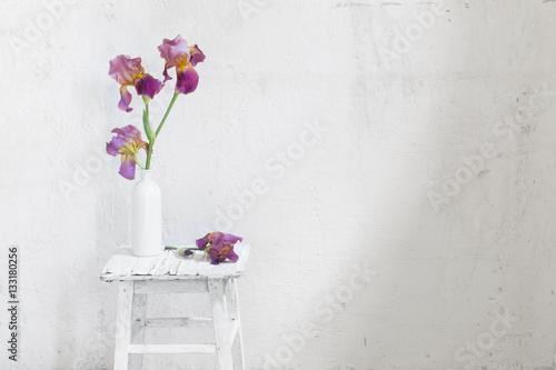 Fototapeta Naklejka Na Ścianę i Meble -  summer bouquet in white interior