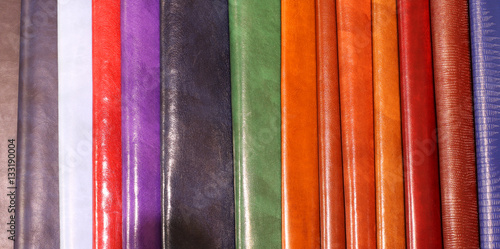 Fotografia leather and imitation leather colored in Italian fashion store