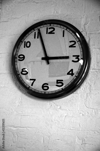 Часы на стене