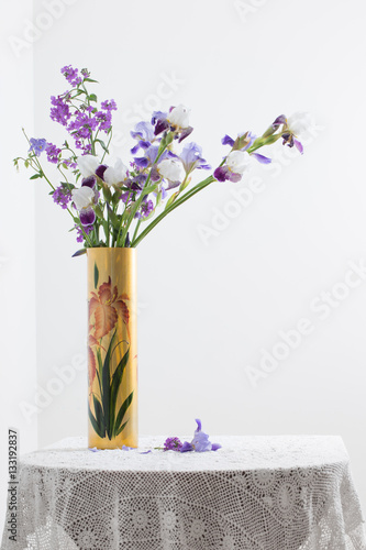 Fototapeta Naklejka Na Ścianę i Meble -  iris in vase on white background