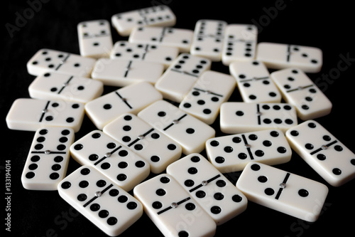 Monochromatic image of randomly distributed dominoes.