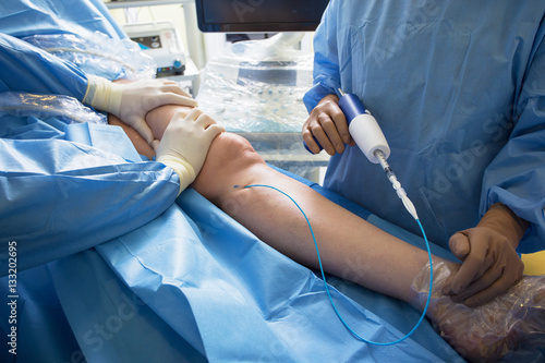 Schilderij op canvas Doctors doing vein surgery procedure