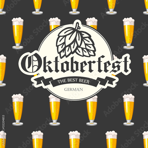 Seamless background with beer glass. Vector illustration for pub menu. Oktoberfest pattern. Alcoholic beverages.