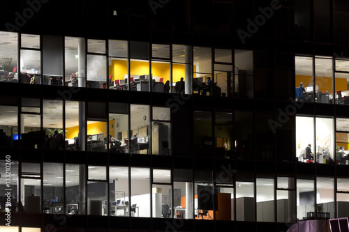 Fototapet modern office frontage at night
