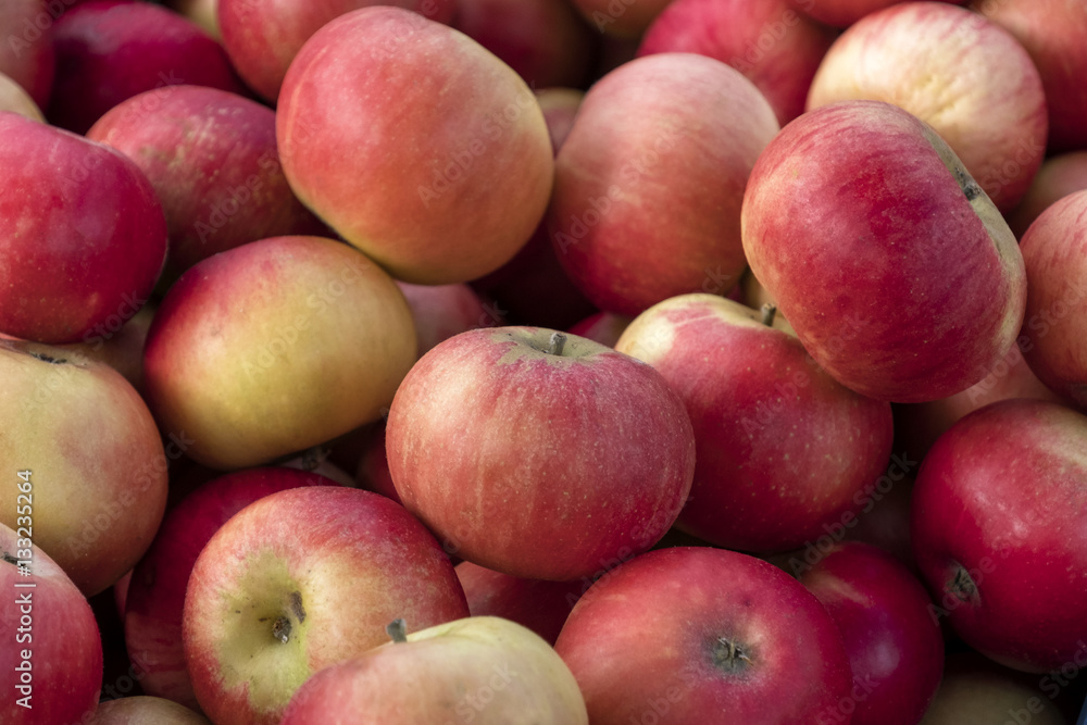 Apples at the market Apples at the market