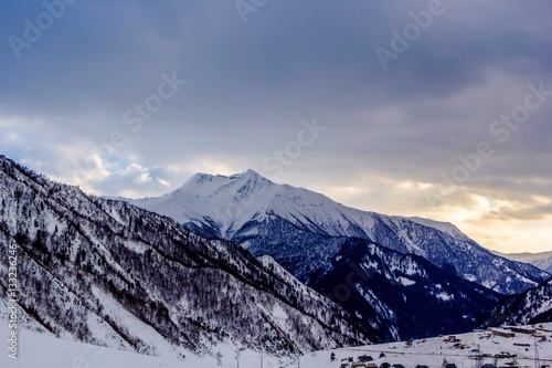 Горный пейзаж, снежные склоны © Ivan_Gatsenko