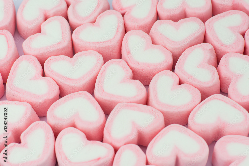 Obraz premium Pink heart shaped marshmallows background