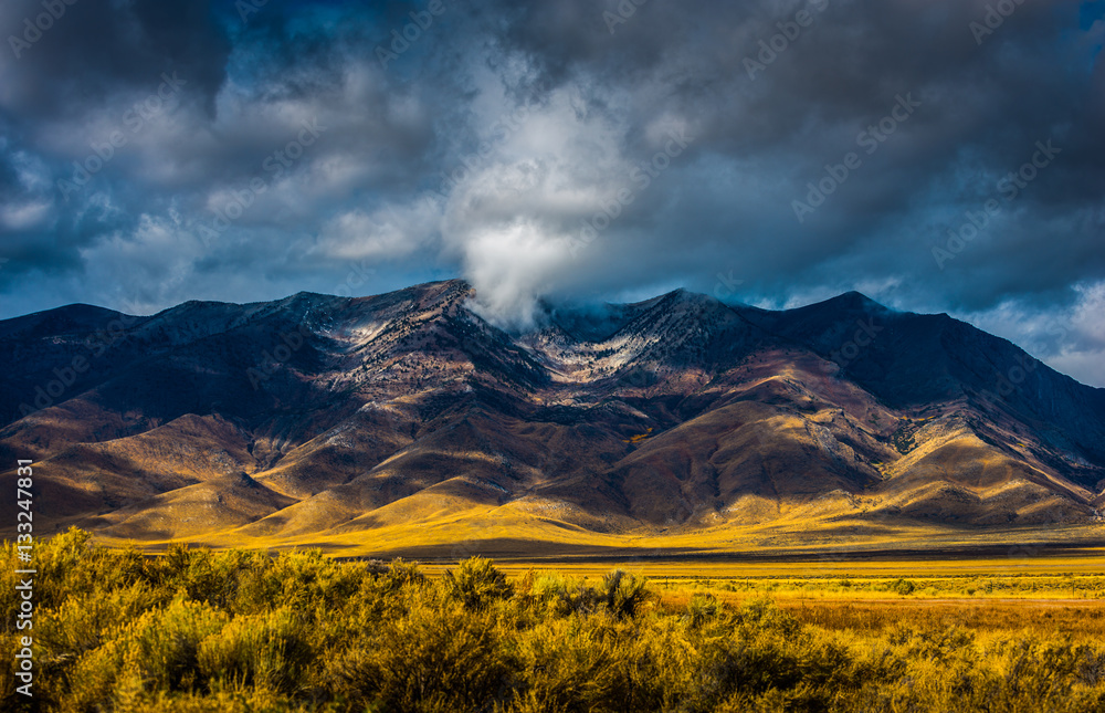 Fototapeta premium Thick clouds over Ruby Mountains nevada