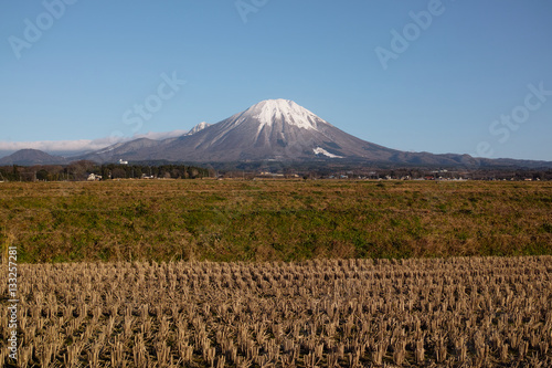 伯耆町須村からか見た冬の大山