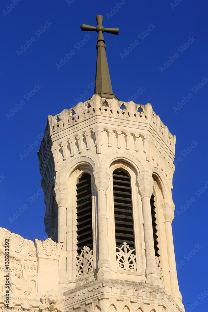 Basilique Notre-Dame de Fourvière. La Justice. Tour octogonale crénelée. Lyon. / Basilica of Notre-Dame de Fourvière. Lyon.