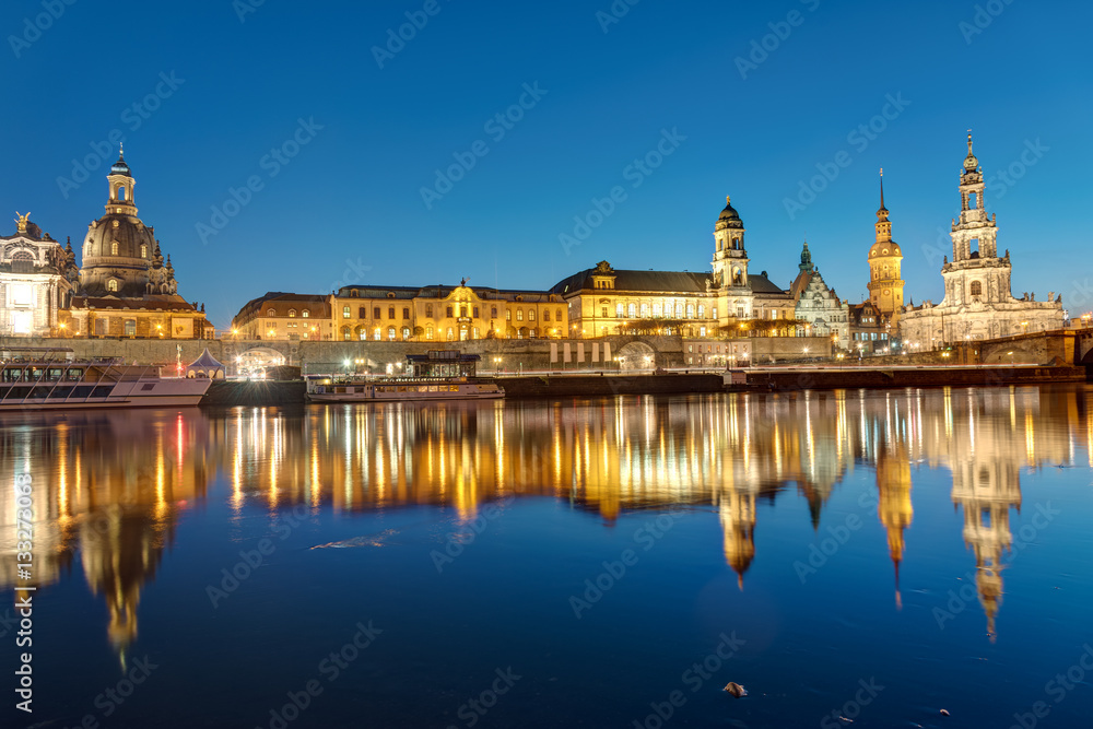 Fototapeta premium The center of Dresden with the river Elbe at dawn