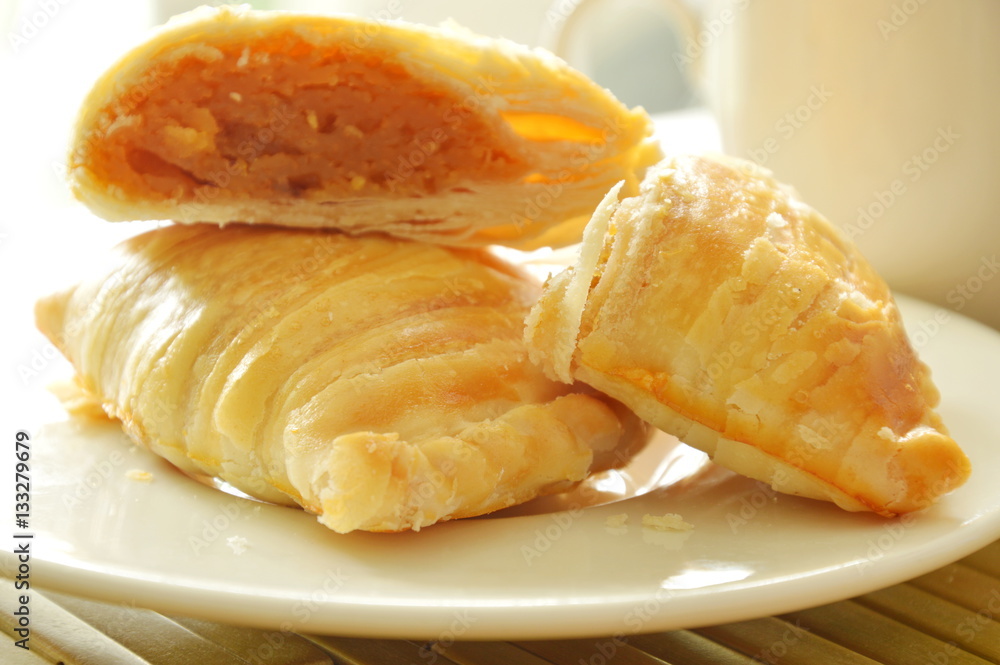 curry pie stuffed chicken and bean eat couple with tea cup curry pie stuffed chicken and bean eat couple with tea cup