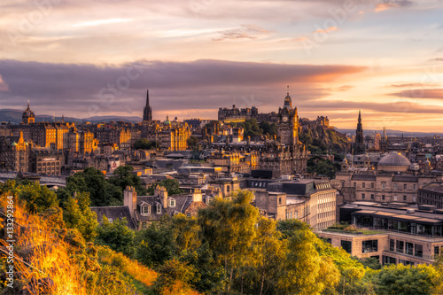 Historisches Stadtzentrum von Edinburgh bei Sonnenuntergang © Franz