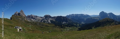 Aussicht Mastle Alm auf Sella Massiv und Langkofel Gruppe