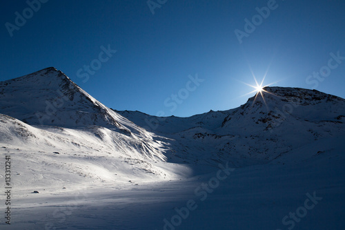 Morgensonne über winterlicher Berglandschaft, Silvretta