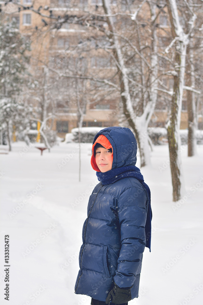  Portrait of a child in winter season